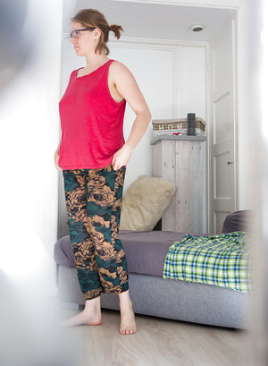 18 year old girl Ally Styles smokes before a nut sac nudeing BJ and a sexy